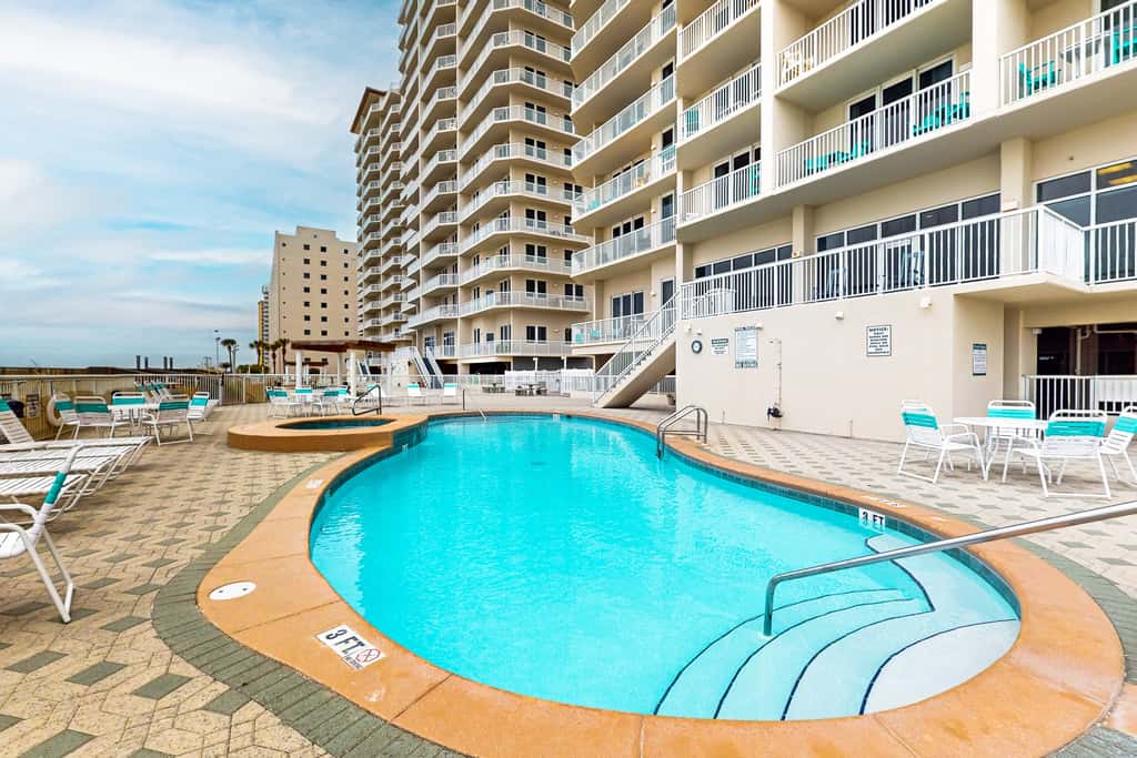 7th-floor bright, open condo - close to dining with Gulf front views
