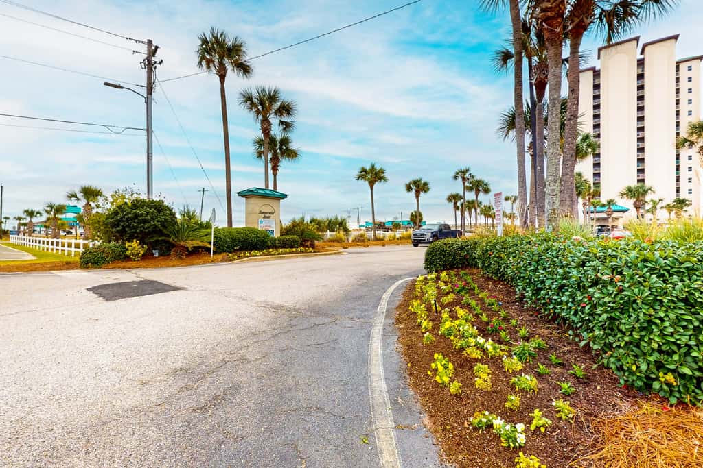 7th-floor bright, open condo - close to dining with Gulf front views