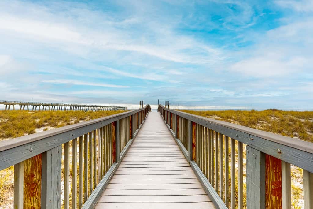 7th-floor bright, open condo - close to dining with Gulf front views