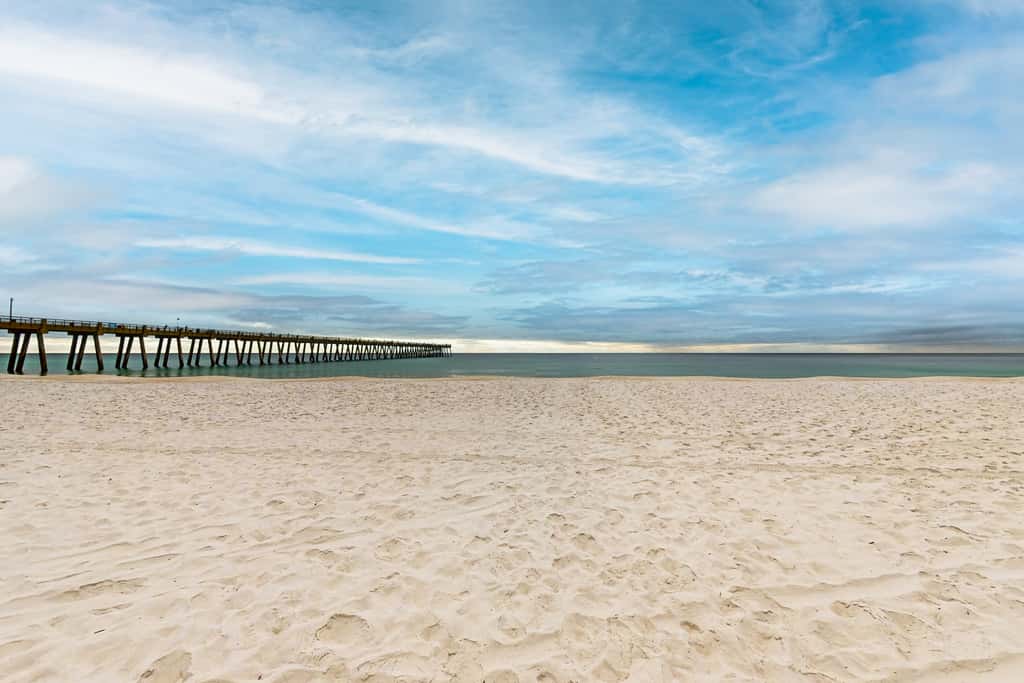 7th-floor bright, open condo - close to dining with Gulf front views