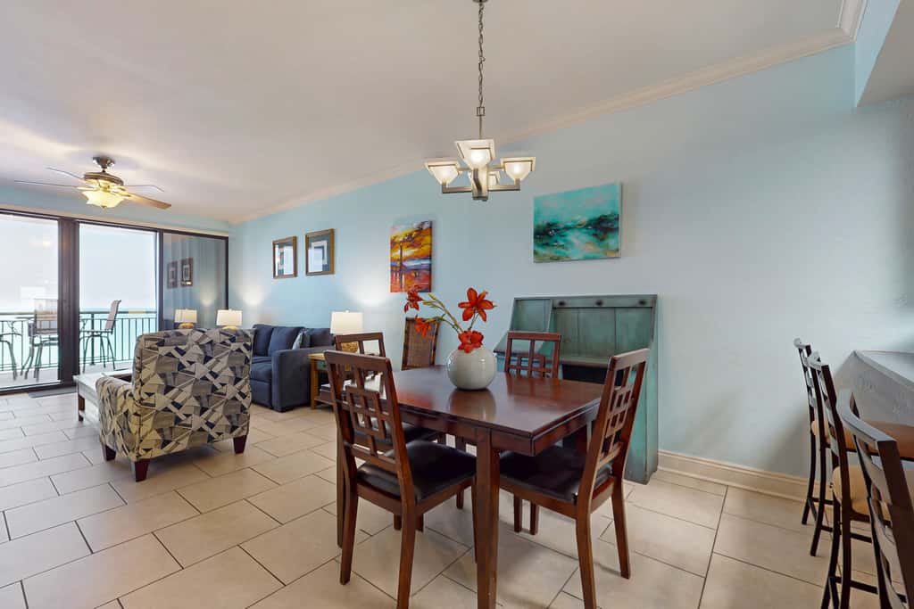 Gorgeous waterfront condo with pool, fitness room & WiFi