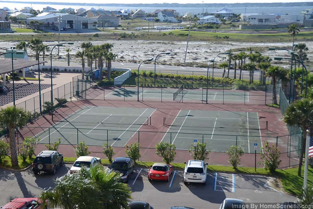Gorgeous waterfront condo with pool, fitness room & WiFi