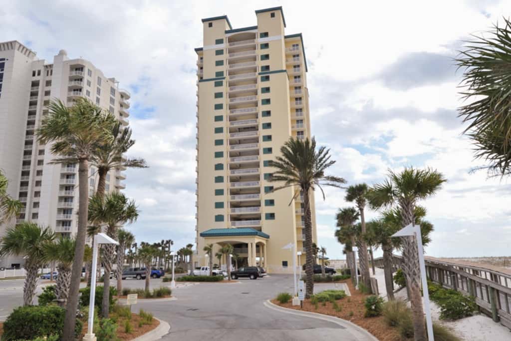 Luxury Penthouse Condo with Oceanfront Views & Platinum Beach Service