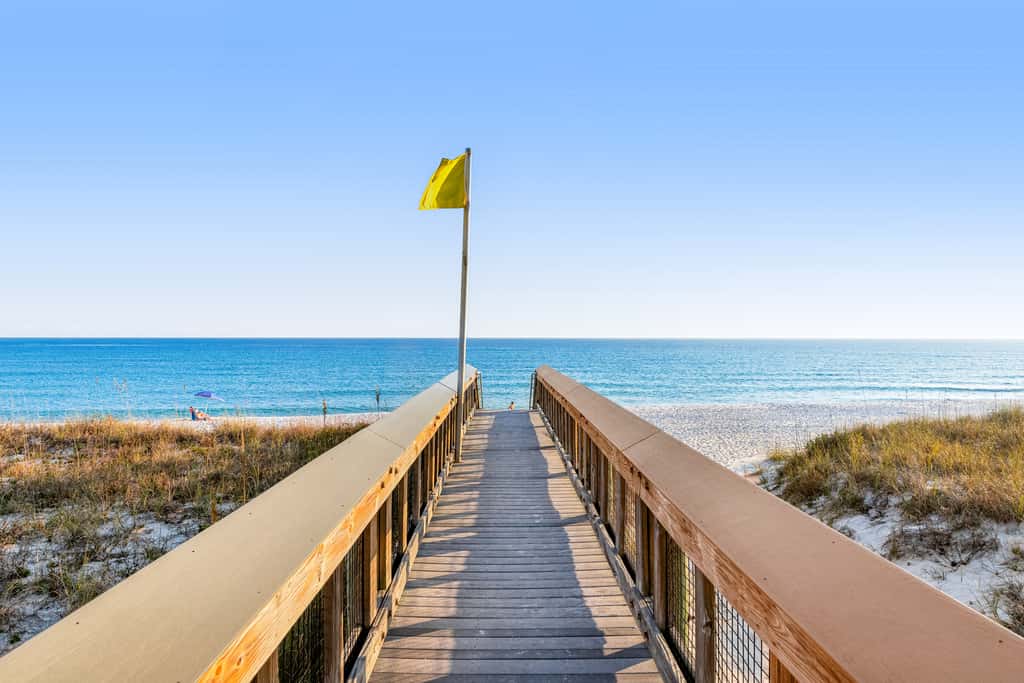 Spacious Condo with Balcony in Navarre Beach with Shared Pool
