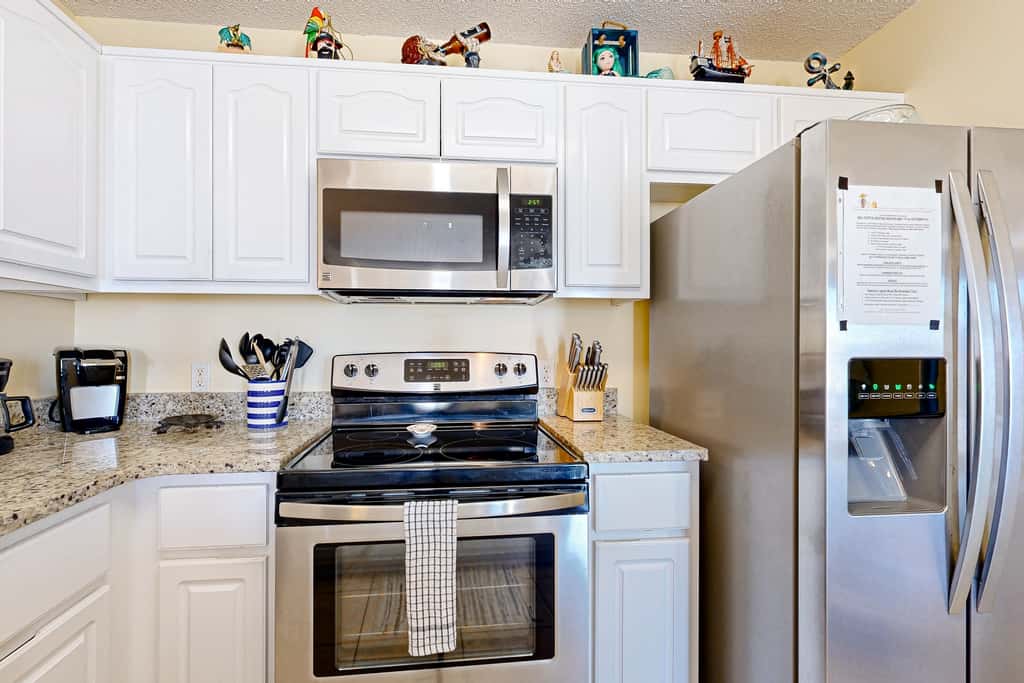 Spacious Condo with Balcony in Navarre Beach with Shared Pool