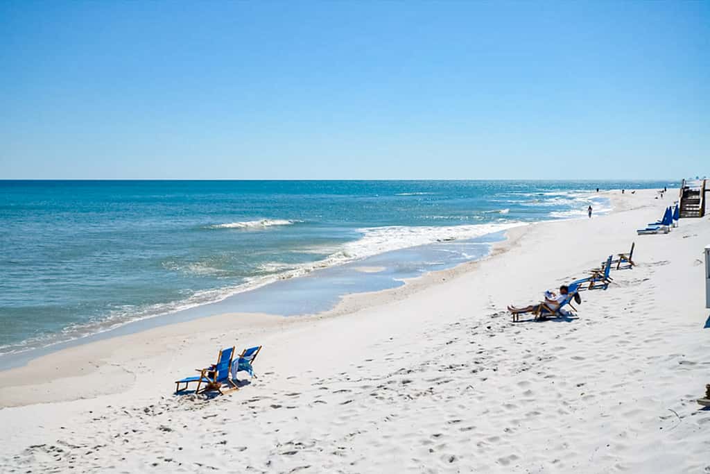 Spacious fourth-floor condo - Complimentary BEACH SERVICE