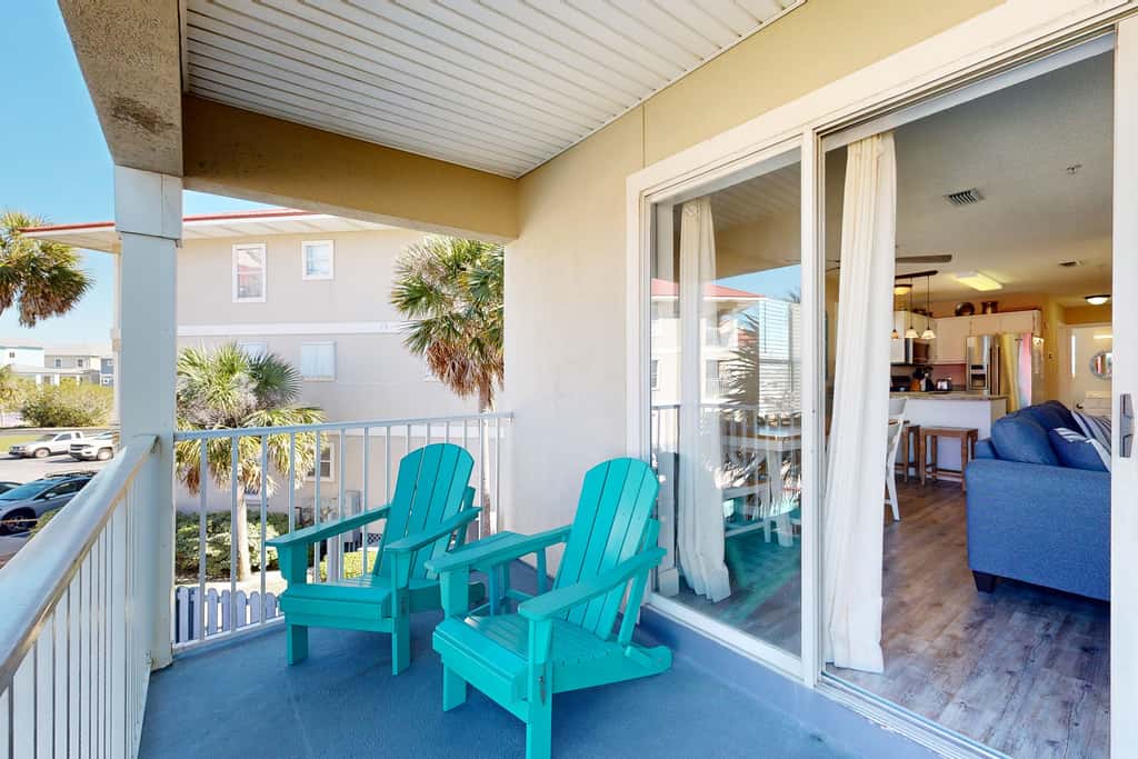 Second floor condo with shared pool, high-speed WiFi, and private washer&dryer
