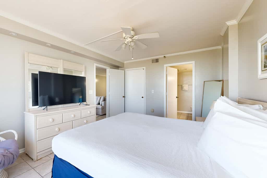 Beachfront condo with Gulf views, pool, & private balcony - near Navarre Pier