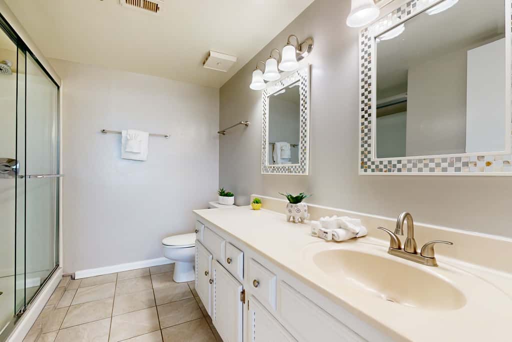 Beachfront condo with Gulf views, pool, & private balcony - near Navarre Pier