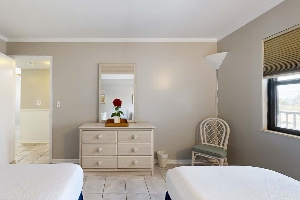 Beachfront condo with Gulf views, pool, & private balcony - near Navarre Pier