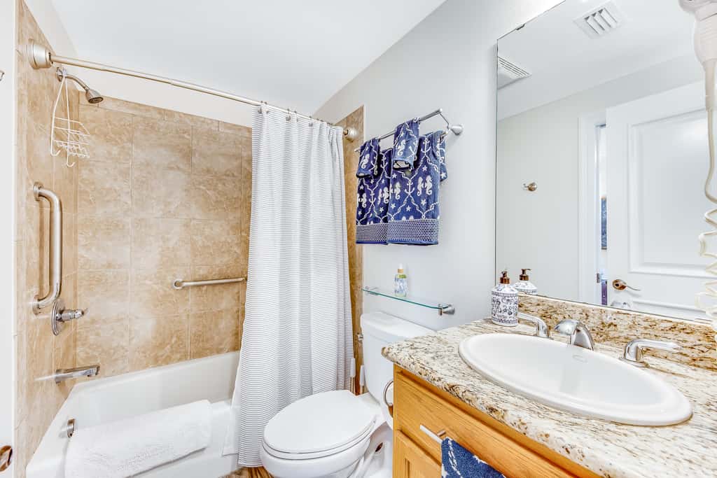 Blissful Coastal Condo with Shared Pool, Ocean View, Easy Beach Access & WiFi