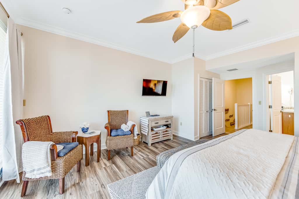 Blissful Coastal Condo with Shared Pool, Ocean View, Easy Beach Access & WiFi