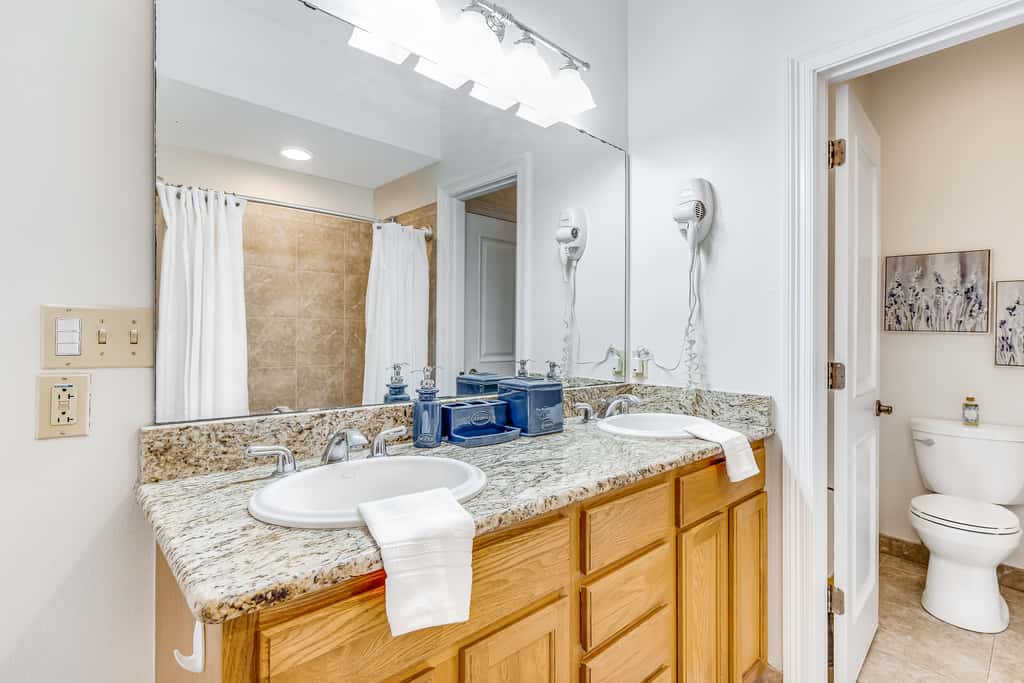 Blissful Coastal Condo with Shared Pool, Ocean View, Easy Beach Access & WiFi