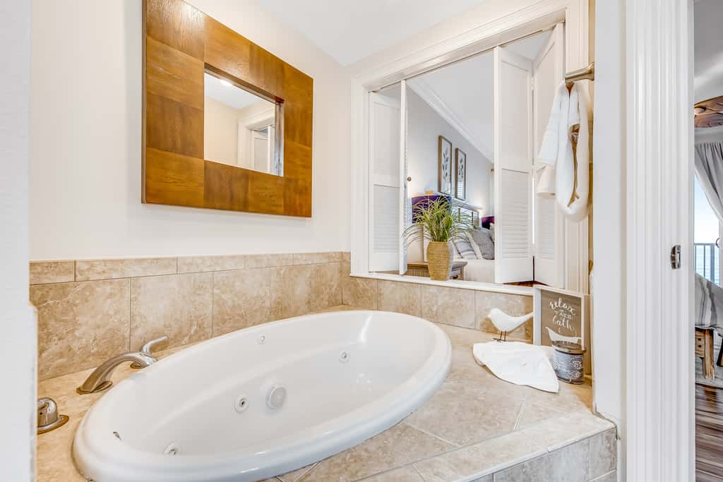 Blissful Coastal Condo with Shared Pool, Ocean View, Easy Beach Access & WiFi