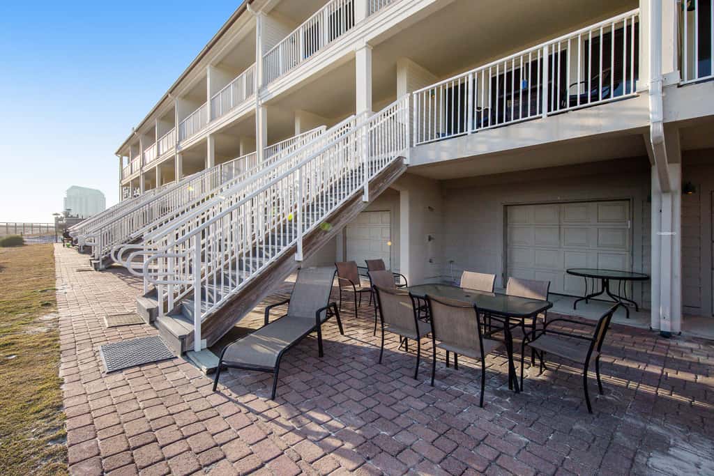 Blissful Coastal Condo with Shared Pool, Ocean View, Easy Beach Access & WiFi