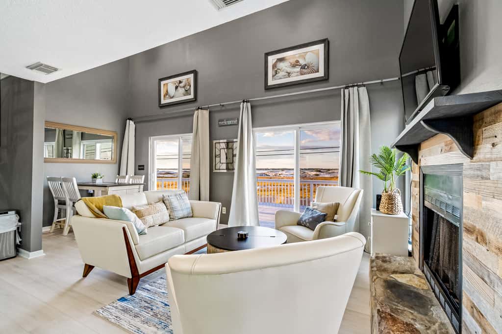 Lovely home with sound view, balcony, full kitchen, central AC, & washer - dryer
