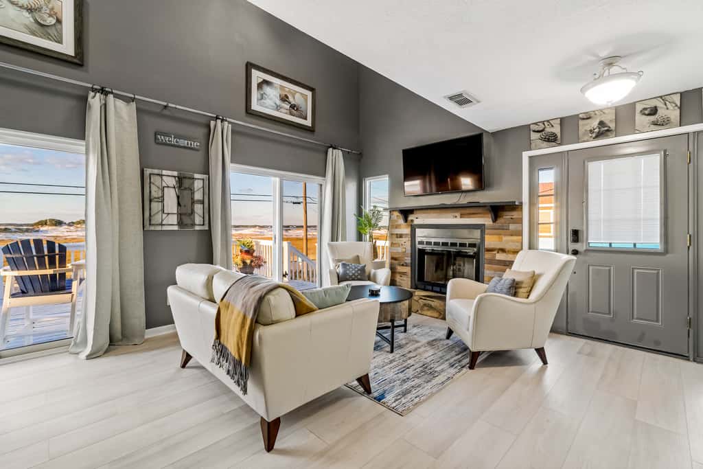 Lovely home with sound view, balcony, full kitchen, central AC, & washer - dryer