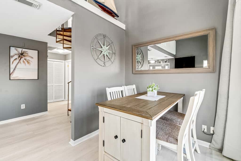 Lovely home with sound view, balcony, full kitchen, central AC, & washer - dryer