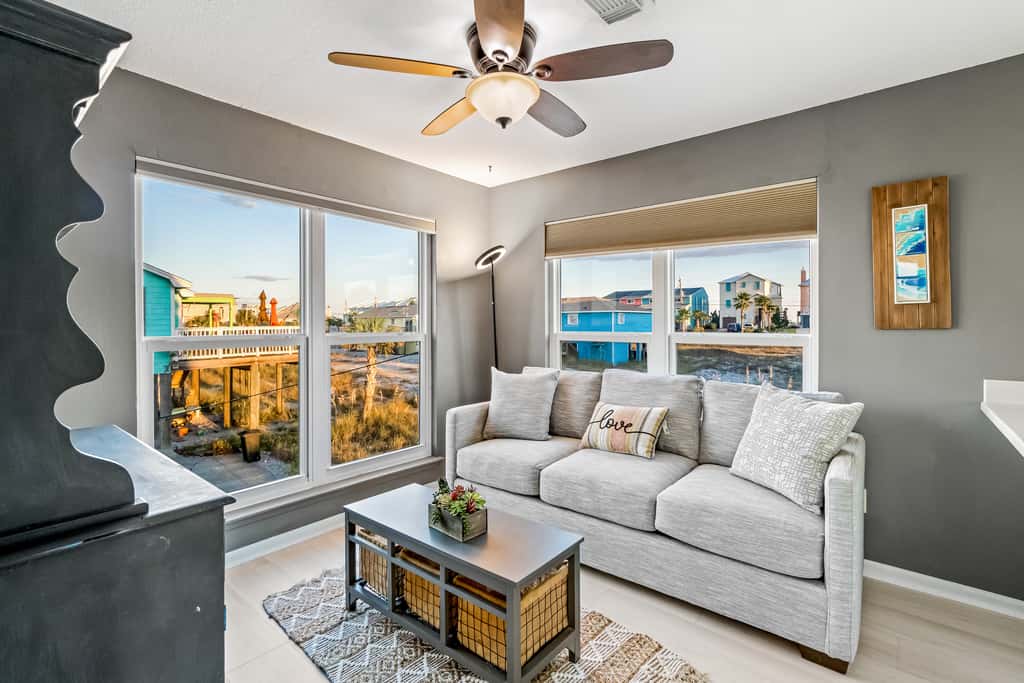 Lovely home with sound view, balcony, full kitchen, central AC, & washer - dryer