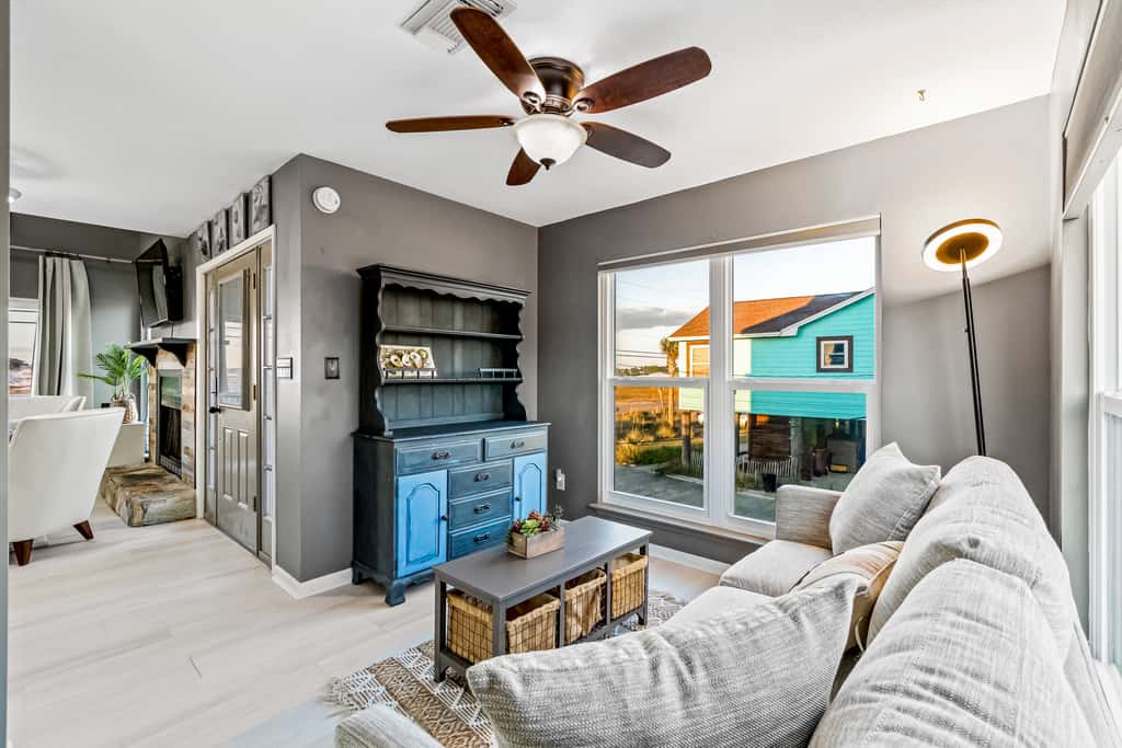 Lovely home with sound view, balcony, full kitchen, central AC, & washer - dryer