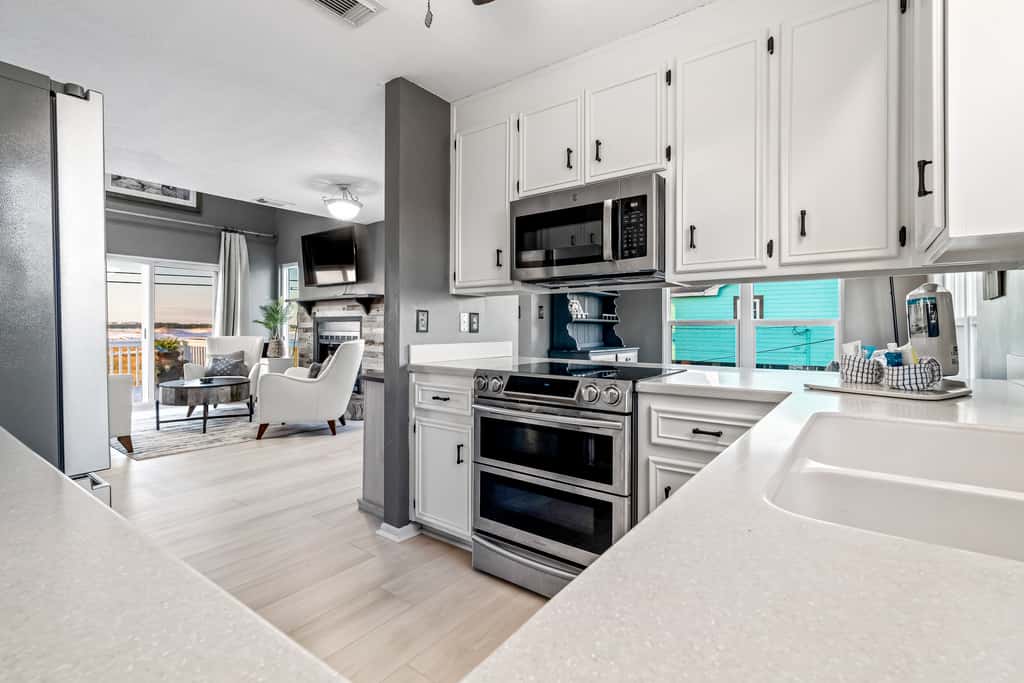 Lovely home with sound view, balcony, full kitchen, central AC, & washer - dryer
