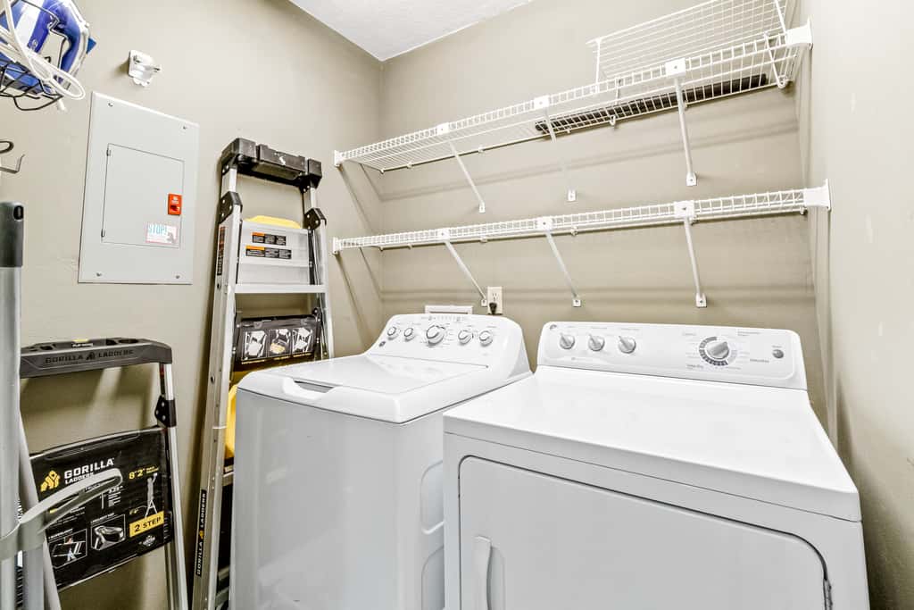 Lovely home with sound view, balcony, full kitchen, central AC, & washer - dryer