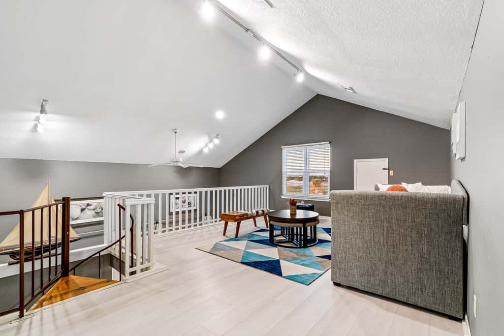 Lovely home with sound view, balcony, full kitchen, central AC, & washer - dryer