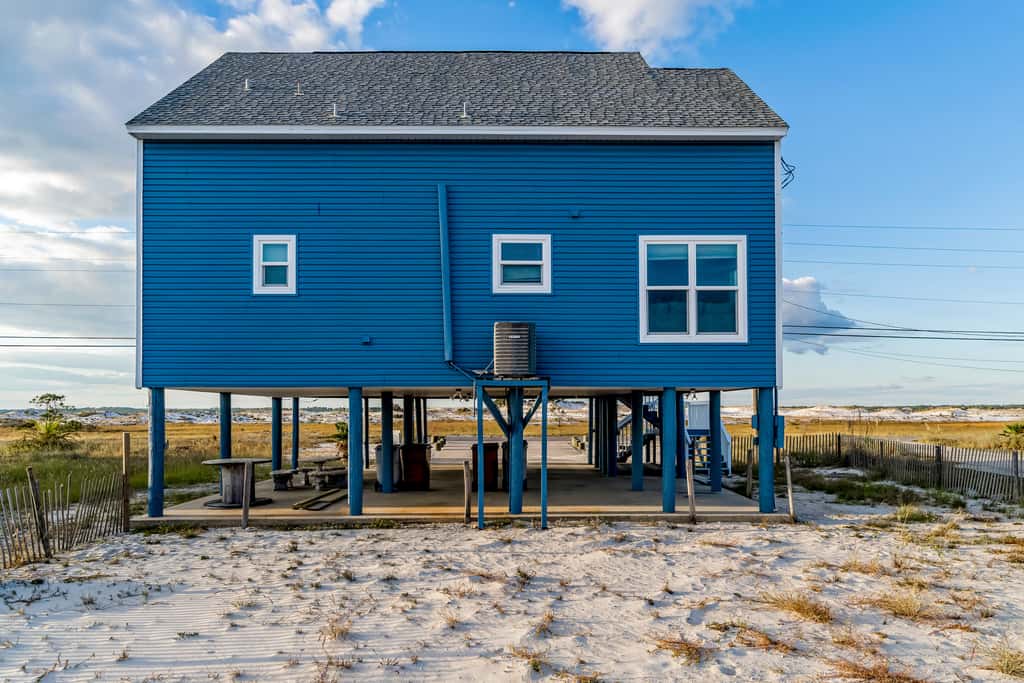 Lovely home with sound view, balcony, full kitchen, central AC, & washer - dryer