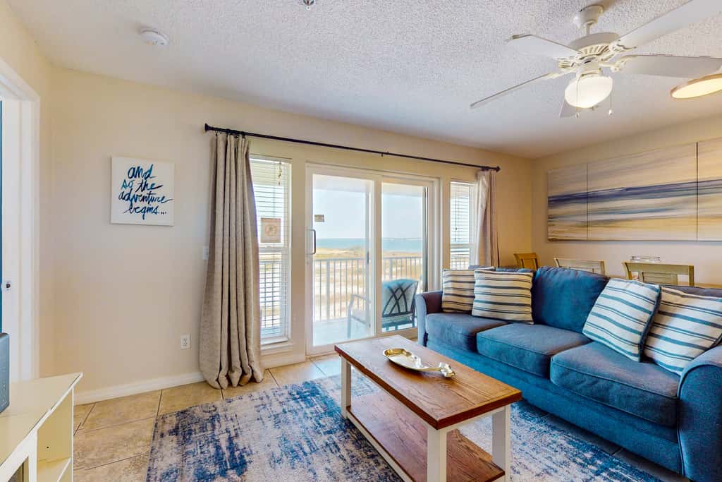 Bright condo with shared pool, beach access & central location