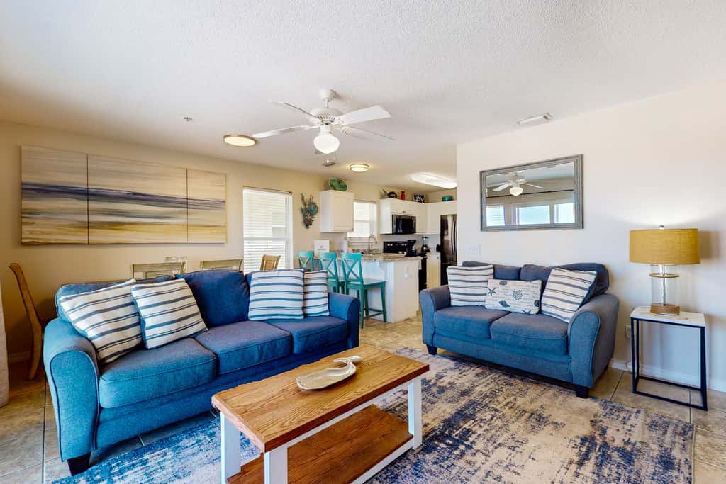 Bright condo with shared pool, beach access & central location