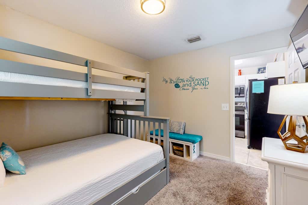 Bright condo with shared pool, beach access & central location