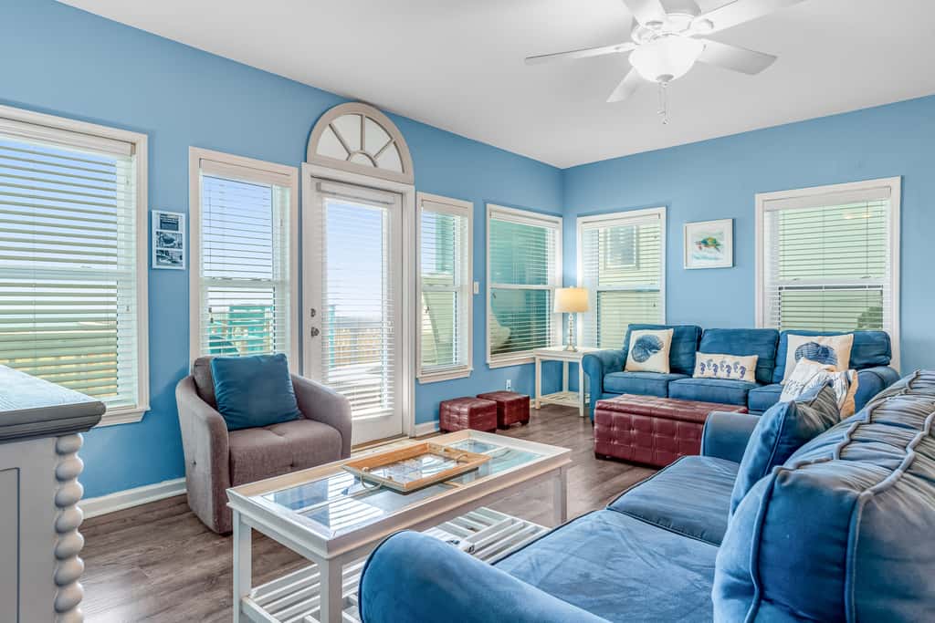 Beachfront Townhome with Beautiful Gulf Views, Decks, WiFi, Laundry, & AC!