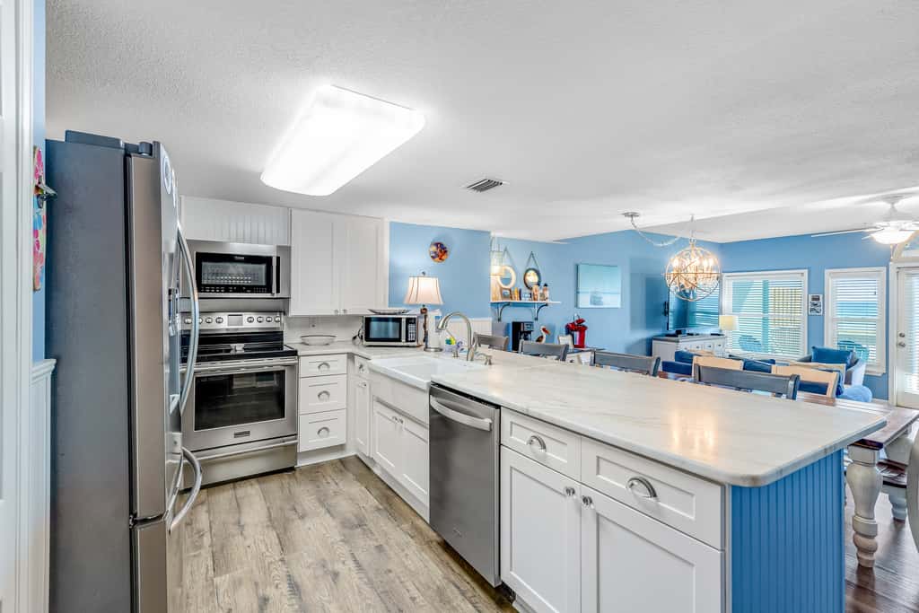 Beachfront Townhome with Beautiful Gulf Views, Decks, WiFi, Laundry, & AC!