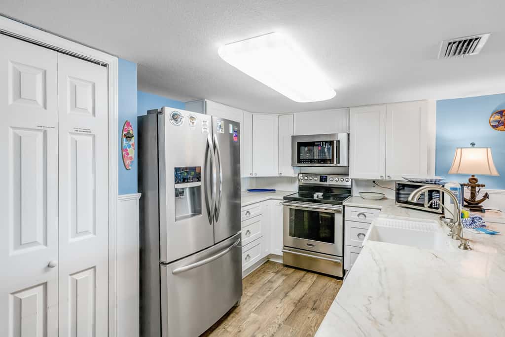 Beachfront Townhome with Beautiful Gulf Views, Decks, WiFi, Laundry, & AC!