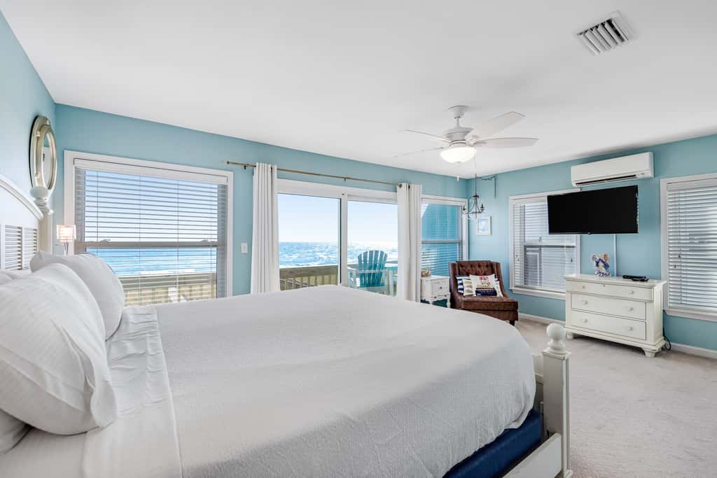 Beachfront Townhome with Beautiful Gulf Views, Decks, WiFi, Laundry, & AC!