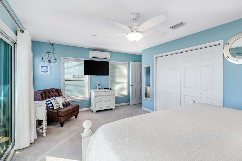 Beachfront Townhome with Beautiful Gulf Views, Decks, WiFi, Laundry, & AC!