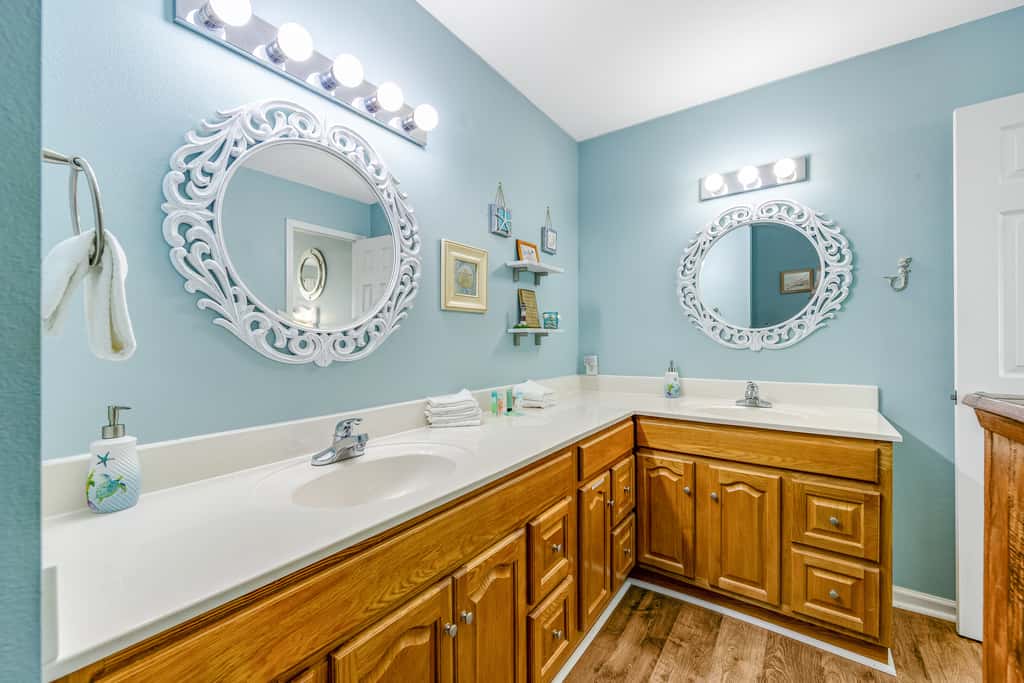 Beachfront Townhome with Beautiful Gulf Views, Decks, WiFi, Laundry, & AC!