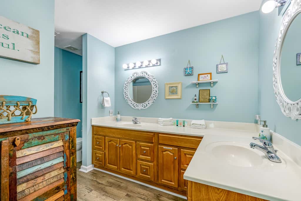 Beachfront Townhome with Beautiful Gulf Views, Decks, WiFi, Laundry, & AC!
