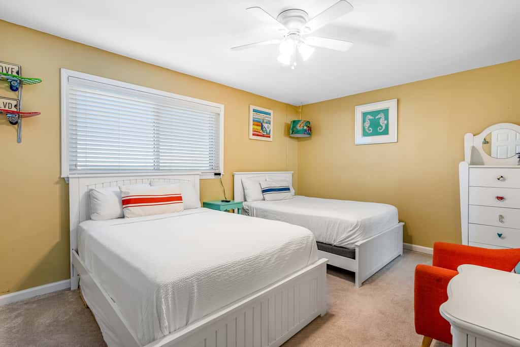 Beachfront Townhome with Beautiful Gulf Views, Decks, WiFi, Laundry, & AC!
