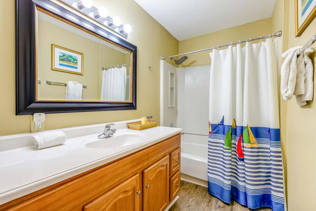 Beachfront Townhome with Beautiful Gulf Views, Decks, WiFi, Laundry, & AC!