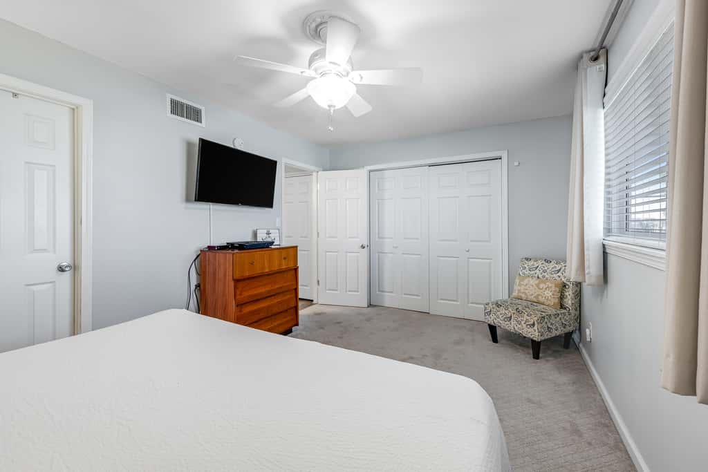 Beachfront Townhome with Beautiful Gulf Views, Decks, WiFi, Laundry, & AC!
