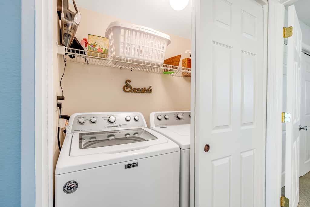 Beachfront Townhome with Beautiful Gulf Views, Decks, WiFi, Laundry, & AC!