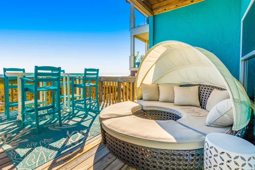 Beachfront Townhome with Beautiful Gulf Views, Decks, WiFi, Laundry, & AC!