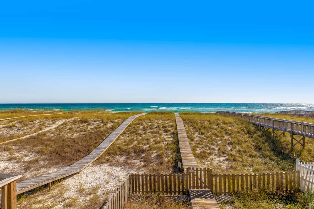 Beachfront Townhome with Beautiful Gulf Views, Decks, WiFi, Laundry, & AC!