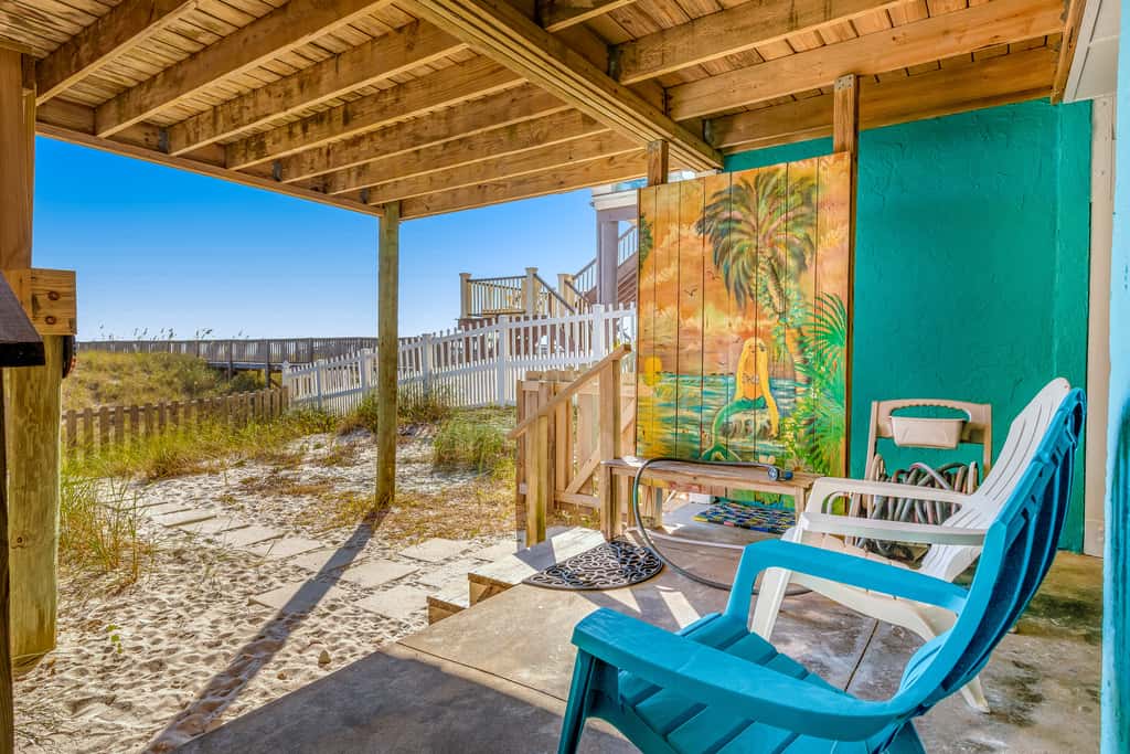 Beachfront Townhome with Beautiful Gulf Views, Decks, WiFi, Laundry, & AC!