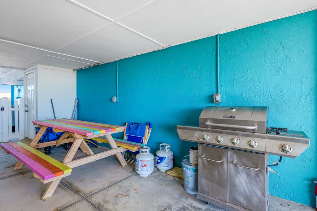 Beachfront Townhome with Beautiful Gulf Views, Decks, WiFi, Laundry, & AC!
