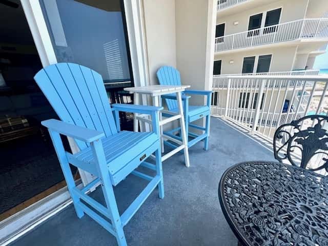Oceanfront condo with WiFi, central AC, & shared pool and hot tub - great views