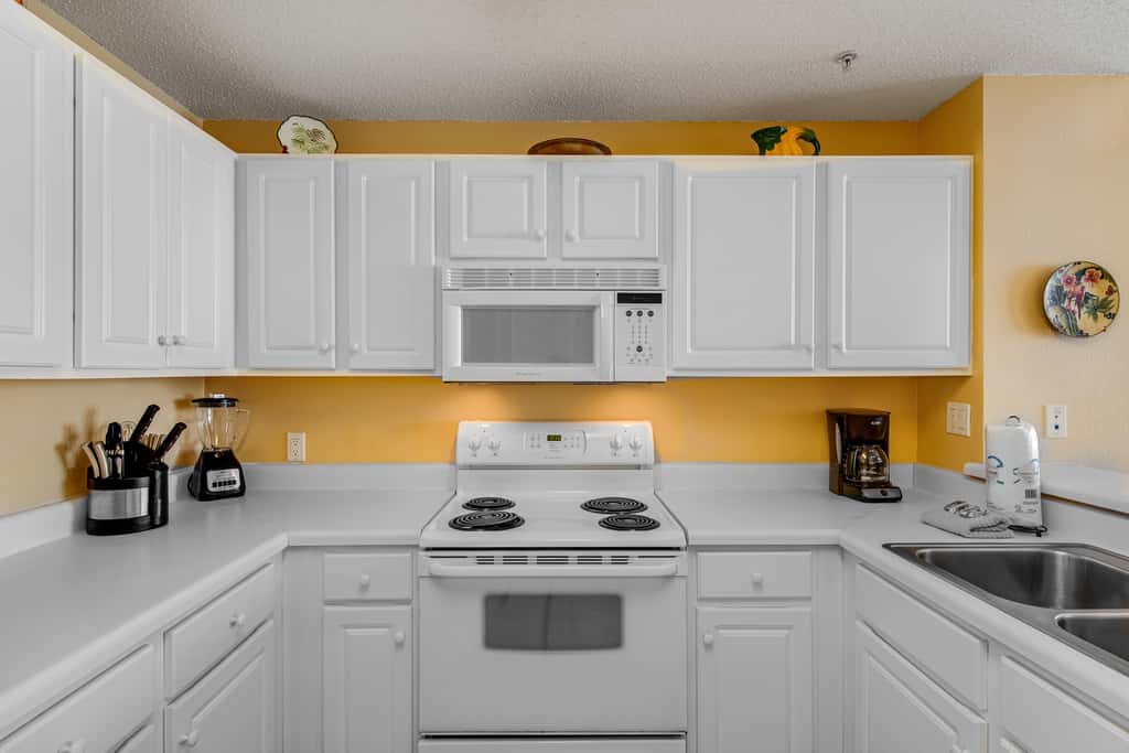 Oceanfront condo with WiFi, central AC, & shared pool and hot tub - great views