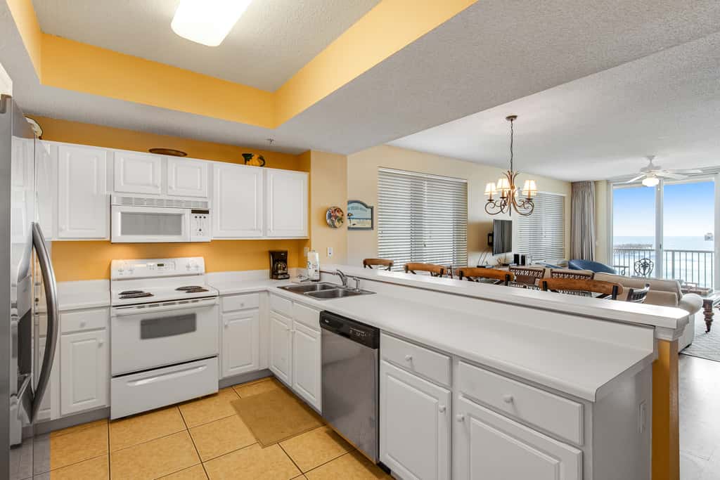 Oceanfront condo with WiFi, central AC, & shared pool and hot tub - great views