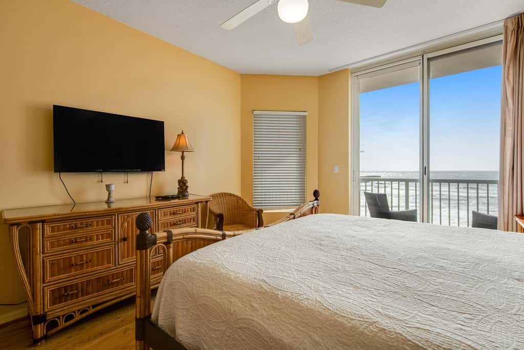 Oceanfront condo with WiFi, central AC, & shared pool and hot tub - great views